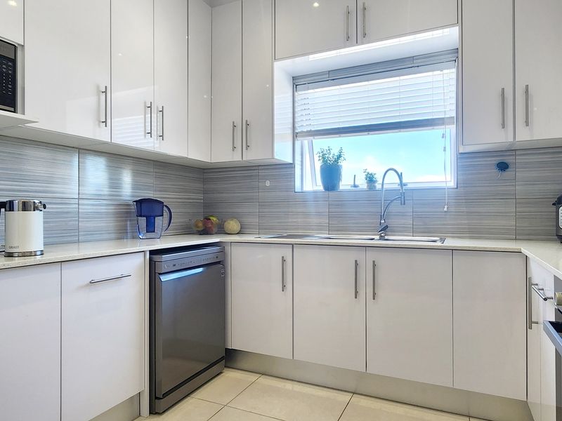 FAMILY HOME AVAILABLE FOR LONG-TERM RENTAL IN AGULHAS - Photo 6