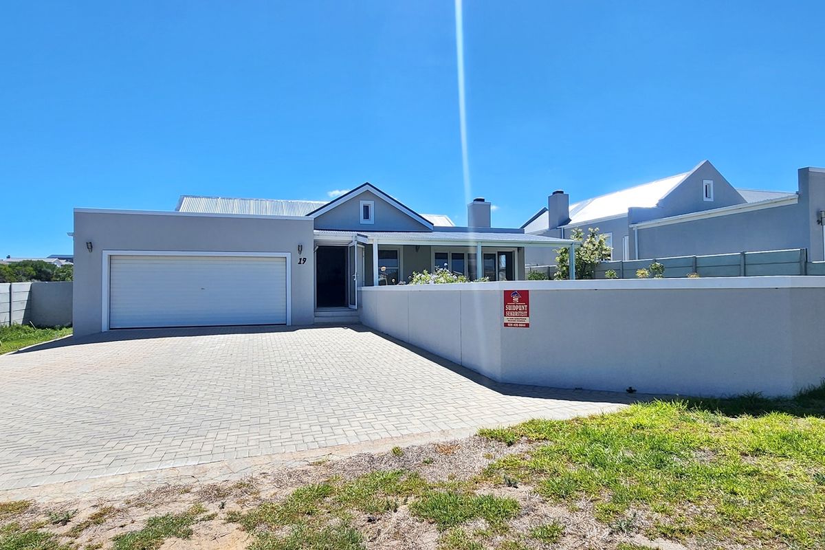 FAMILY HOME AVAILABLE FOR LONG-TERM RENTAL IN AGULHAS - Photo 2