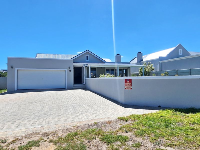 FAMILY HOME AVAILABLE FOR LONG-TERM RENTAL IN AGULHAS - Photo 2