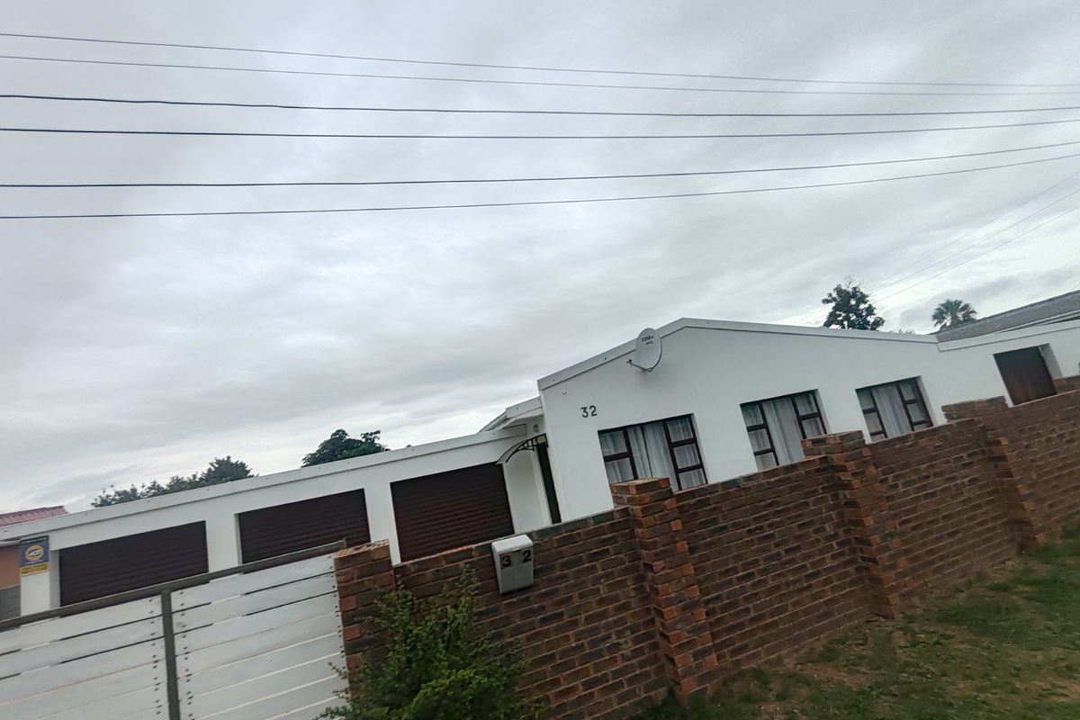 Property for sale in Winsor Park Despatch - Photo 3