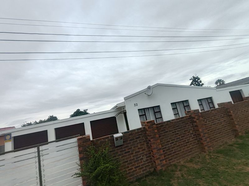 Property for sale in Winsor Park Despatch - Photo 3