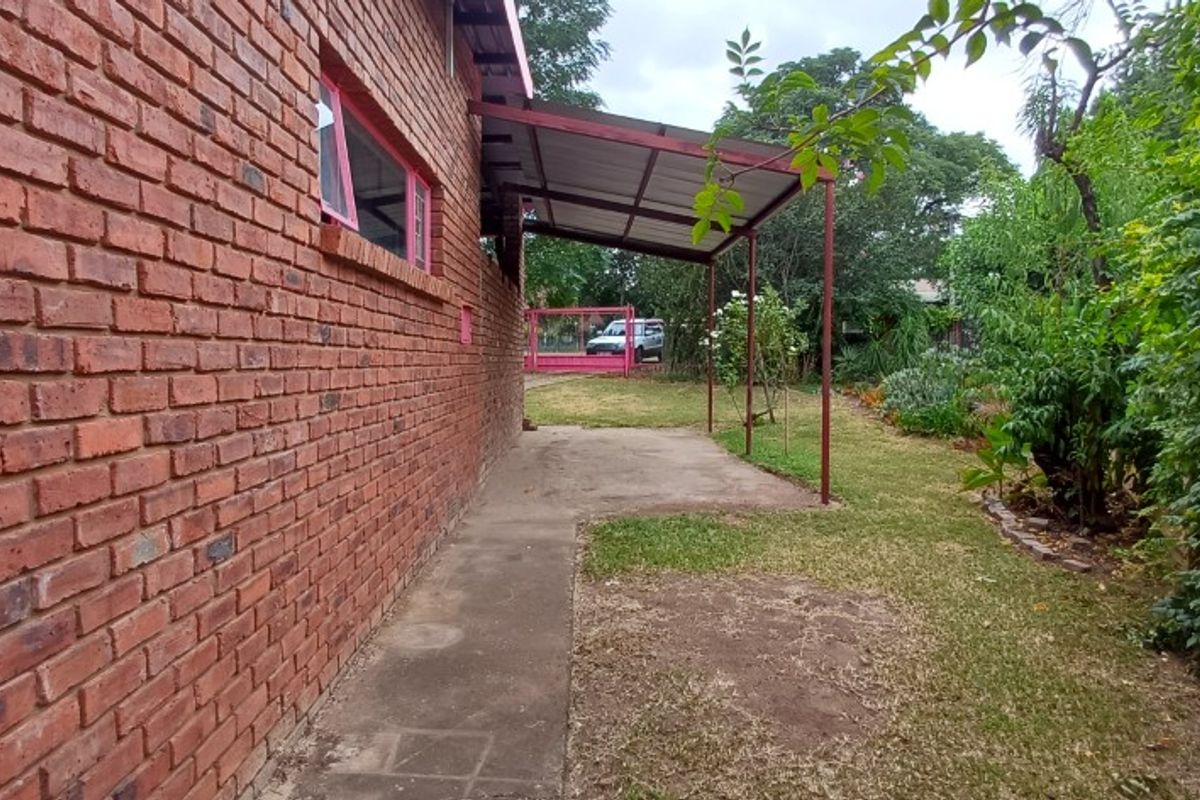 Fully Off-Grid Family Home with Borehole – Prime Location in Modimolle - Photo 2