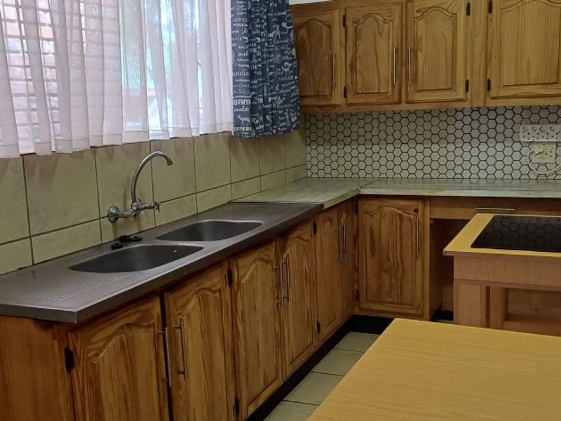 Fully Off-Grid Family Home with Borehole – Prime Location in Modimolle - Photo 5