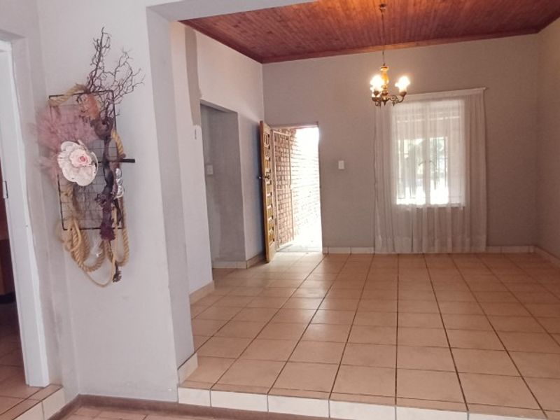 Fully Off-Grid Family Home with Borehole – Prime Location in Modimolle - Photo 7