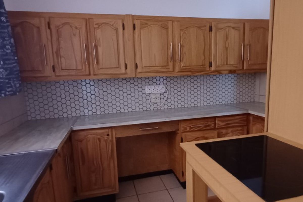 Fully Off-Grid Family Home with Borehole – Prime Location in Modimolle - Photo 3