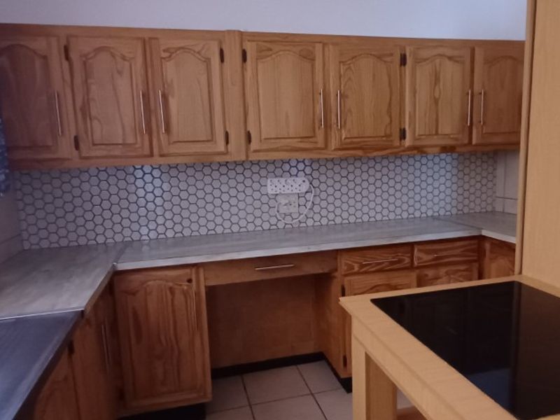 Fully Off-Grid Family Home with Borehole – Prime Location in Modimolle - Photo 3