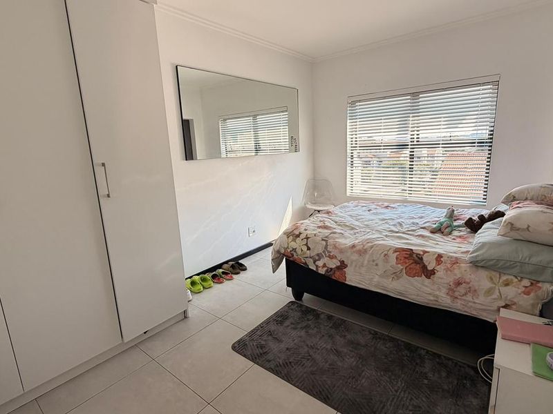 Modern 3-Bedroom 2 Bathroom Apartment with Backup Power at Key West - Photo 4