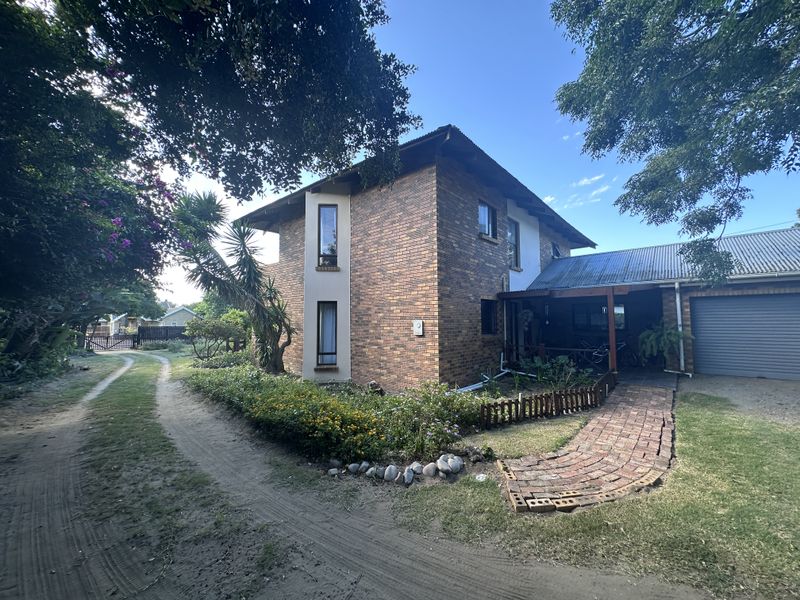 4 Bedroom Facebrick - The Island - Photo 5