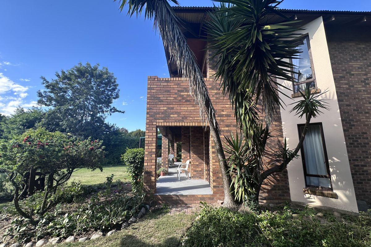 4 Bedroom Facebrick - The Island - Photo 3