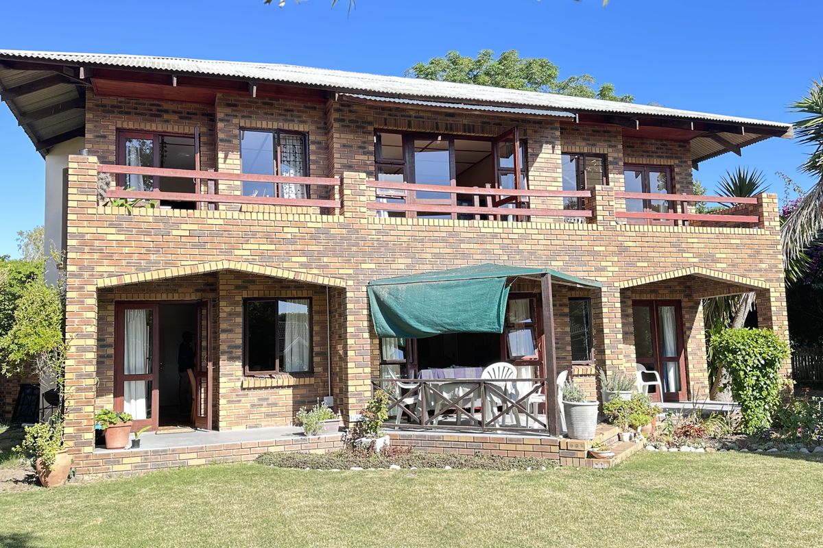 4 Bedroom Facebrick - The Island - Photo 2