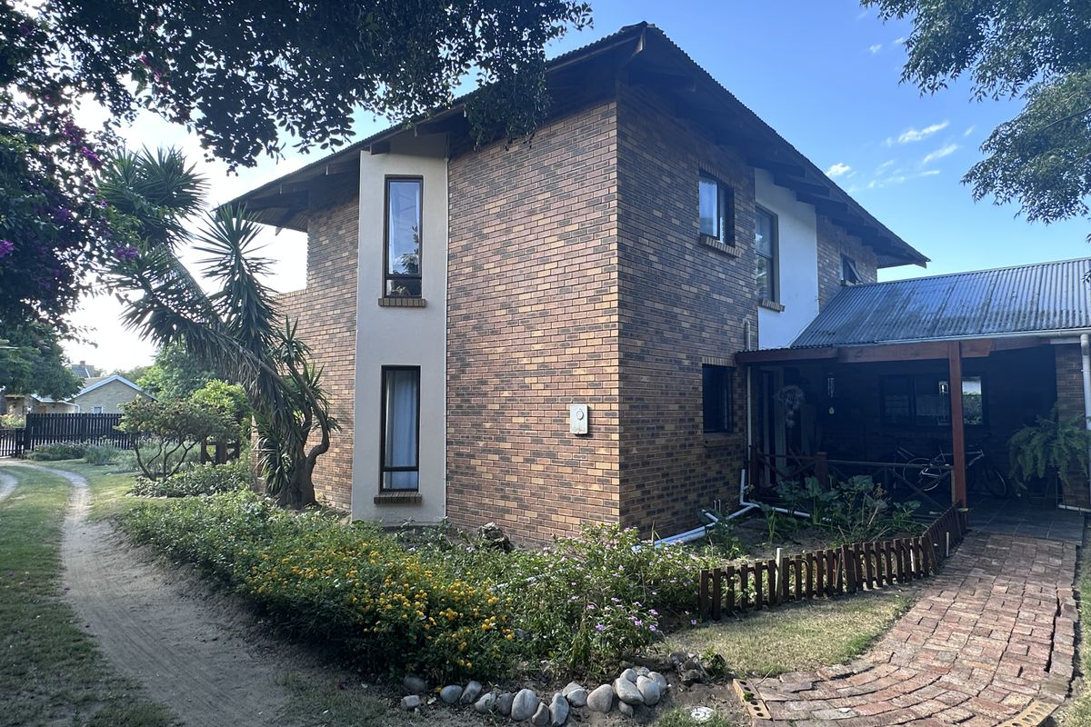 4 Bedroom Facebrick - The Island - Photo 4