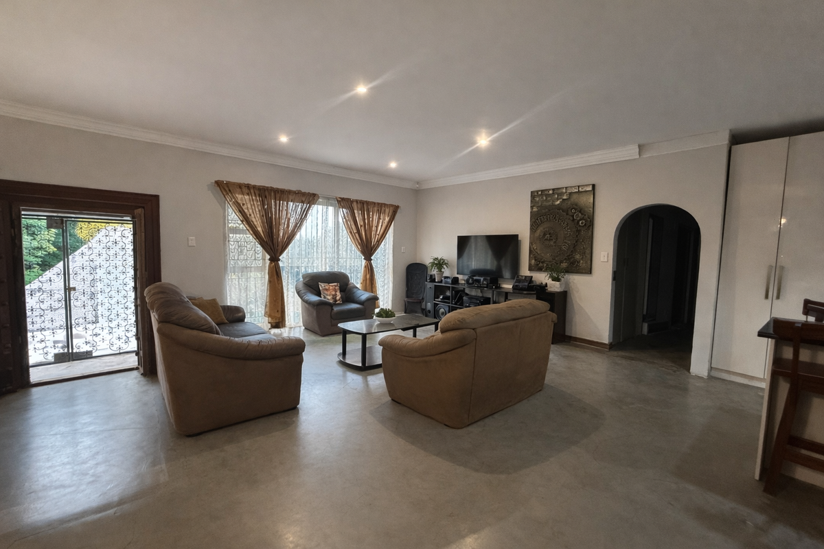 Charming 3 Bedroom Family Home with Flatlet in Cashan - Photo 3