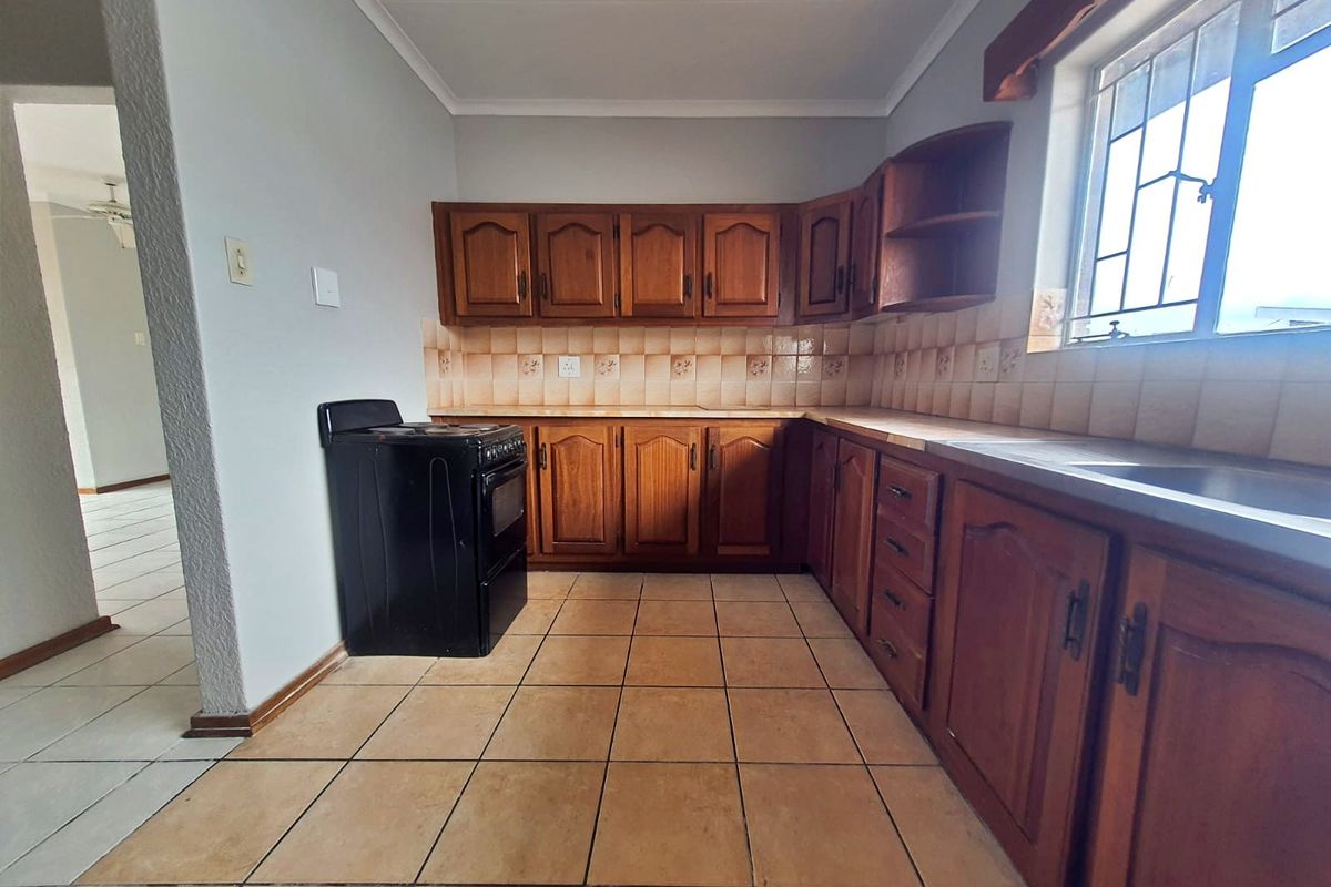 Spacious 2 Bedroom Apartment in the heart of Potchefstroom - Photo 5