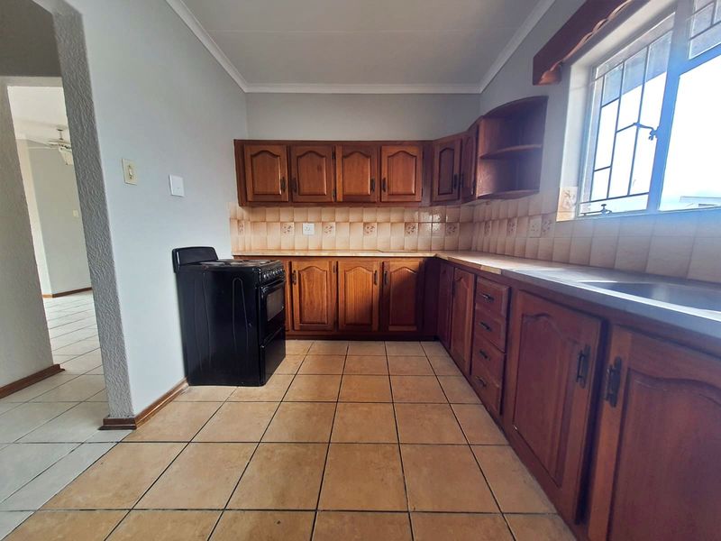 Spacious 2 Bedroom Apartment in the heart of Potchefstroom - Photo 5