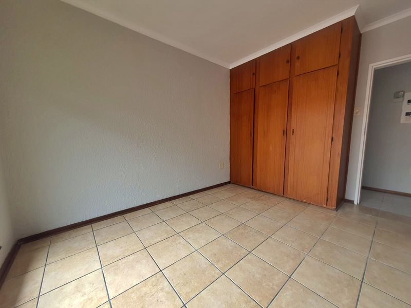 Spacious 2 Bedroom Apartment in the heart of Potchefstroom - Photo 9