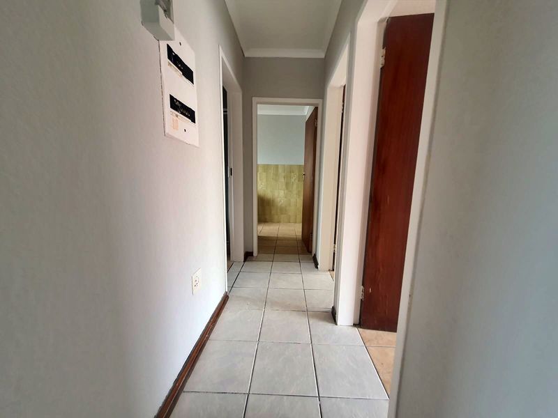 Spacious 2 Bedroom Apartment in the heart of Potchefstroom - Photo 7