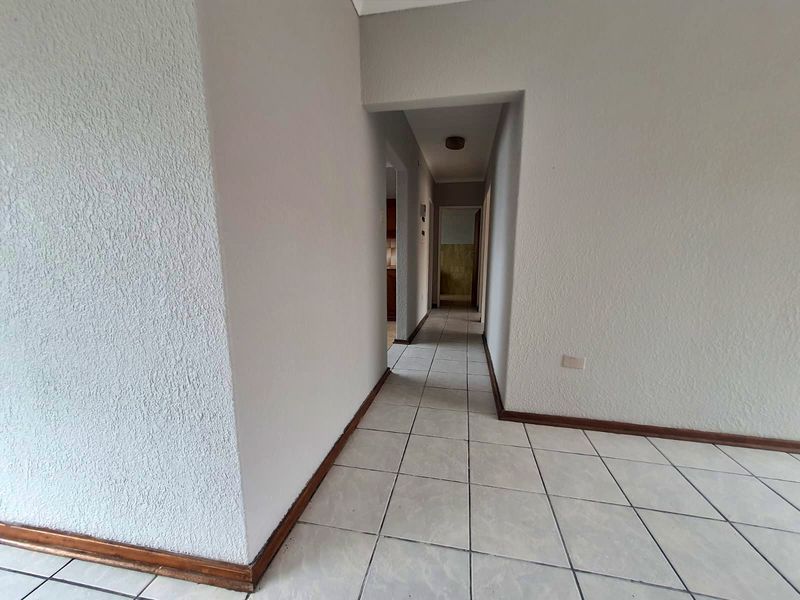 Spacious 2 Bedroom Apartment in the heart of Potchefstroom - Photo 3