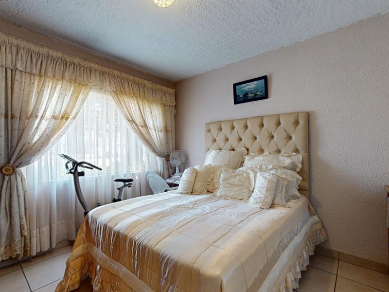 Charming bedroom sectional title for sale in Elsburg, Germiston – your perfect home awaits! - Photo 4