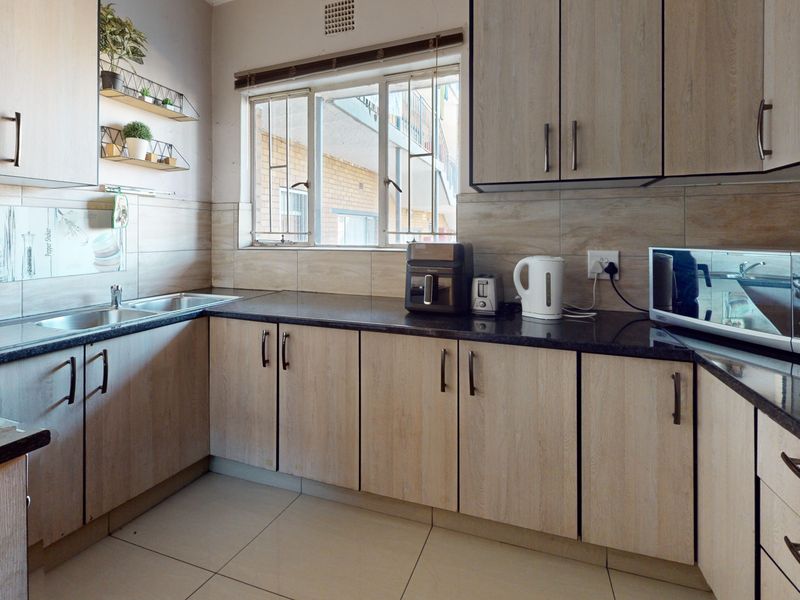 Charming bedroom sectional title for sale in Elsburg, Germiston – your perfect home awaits! - Photo 7