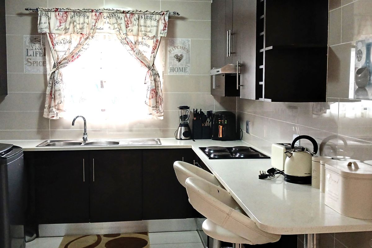 Modern 3 bedroom townhouse for sale in Parkrand - Photo 3