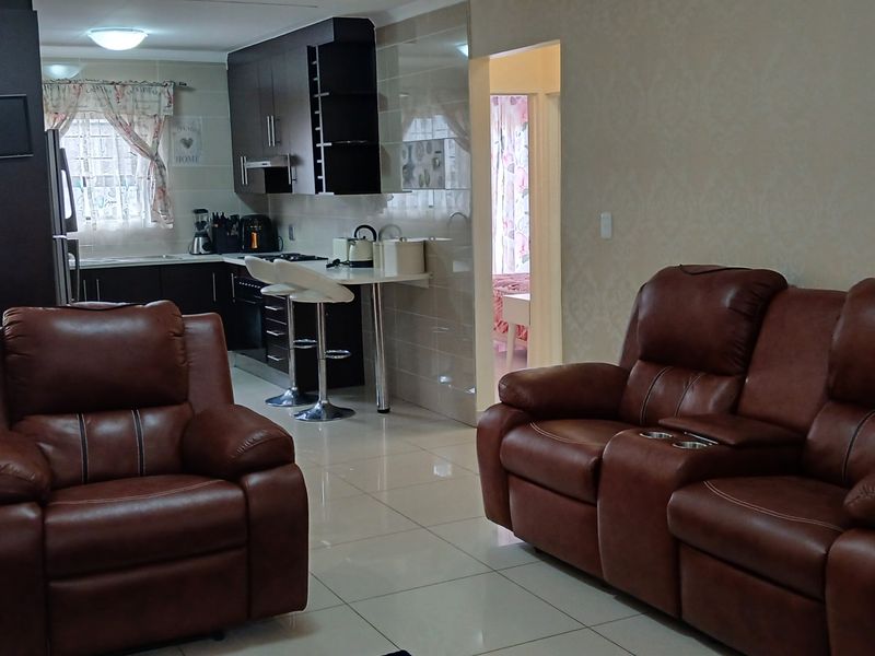 Modern 3 bedroom townhouse for sale in Parkrand - Photo 9