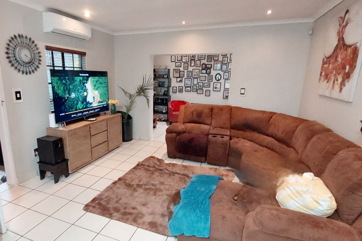 Stunning Home in exclusive Estate - Photo 2