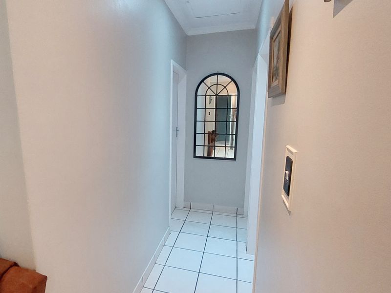 Stunning Home in exclusive Estate - Photo 9