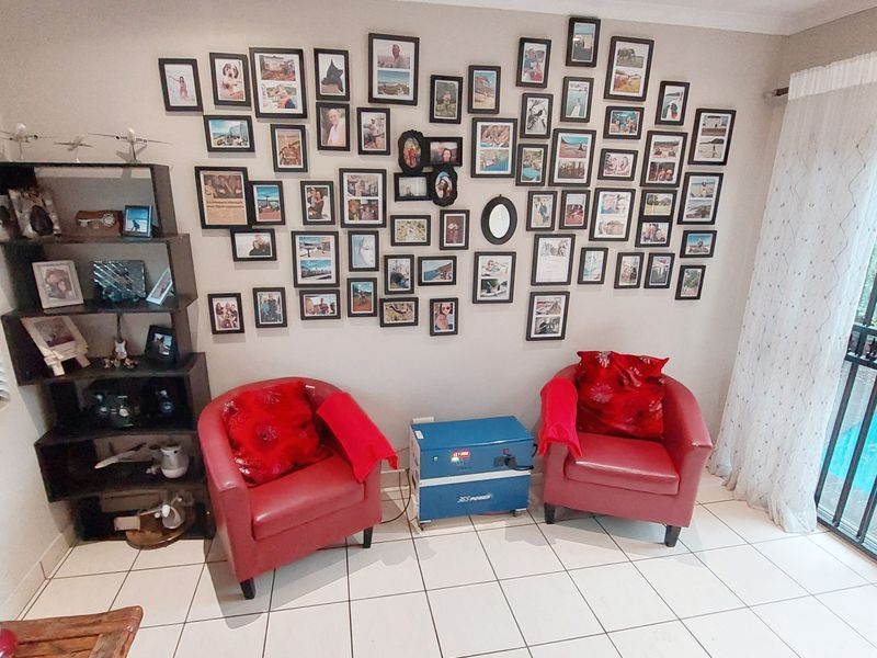 Stunning Home in exclusive Estate - Photo 7