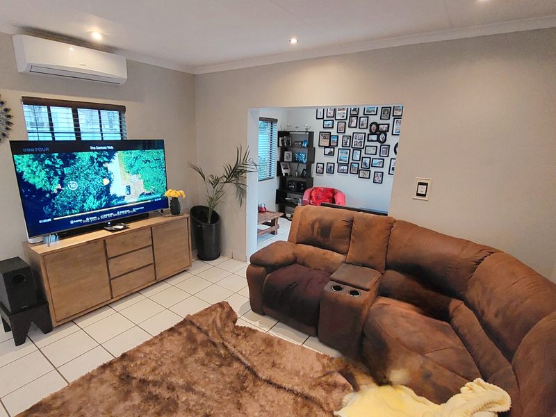 Stunning Home in exclusive Estate - Photo 6