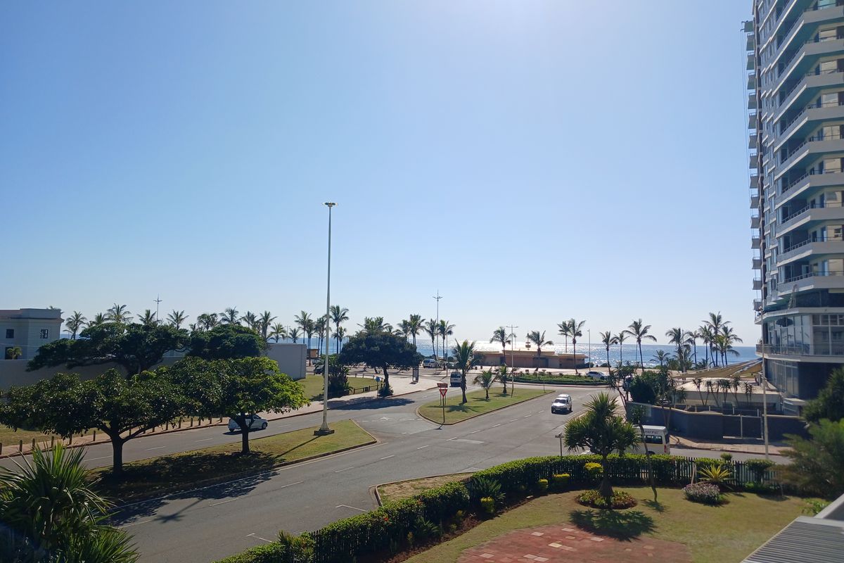 APPEALING 2-BED 2-BATH APARTMENT -  OPEN & SEA VIEWS NORTH BEACH - Photo 4