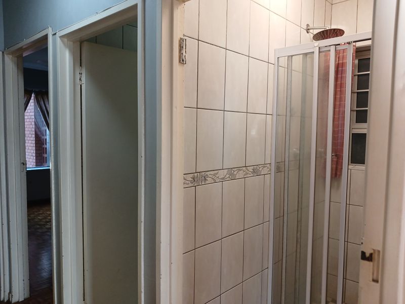 APPEALING 2-BED 2-BATH APARTMENT -  OPEN & SEA VIEWS NORTH BEACH - Photo 10