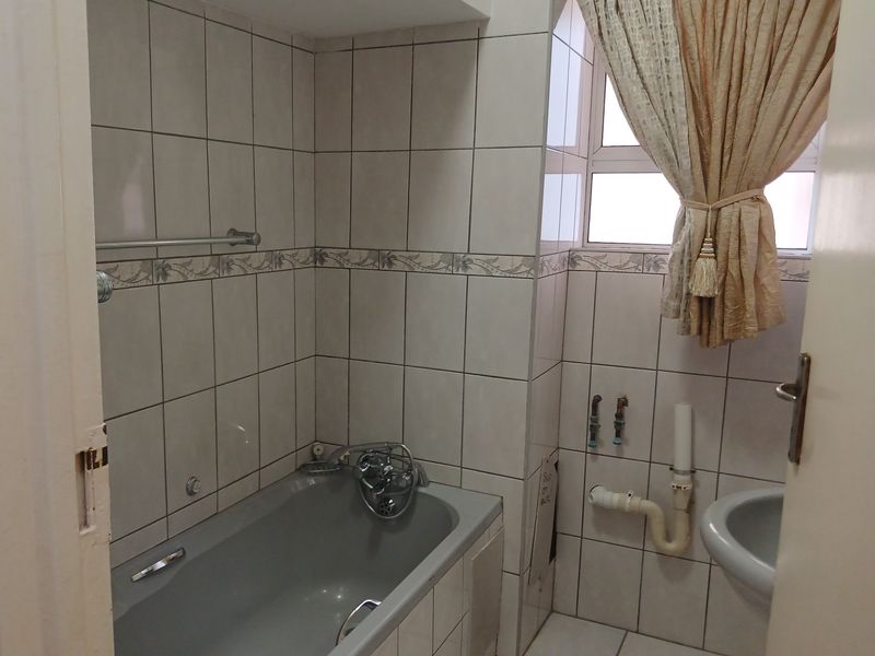 APPEALING 2-BED 2-BATH APARTMENT -  OPEN & SEA VIEWS NORTH BEACH - Photo 9