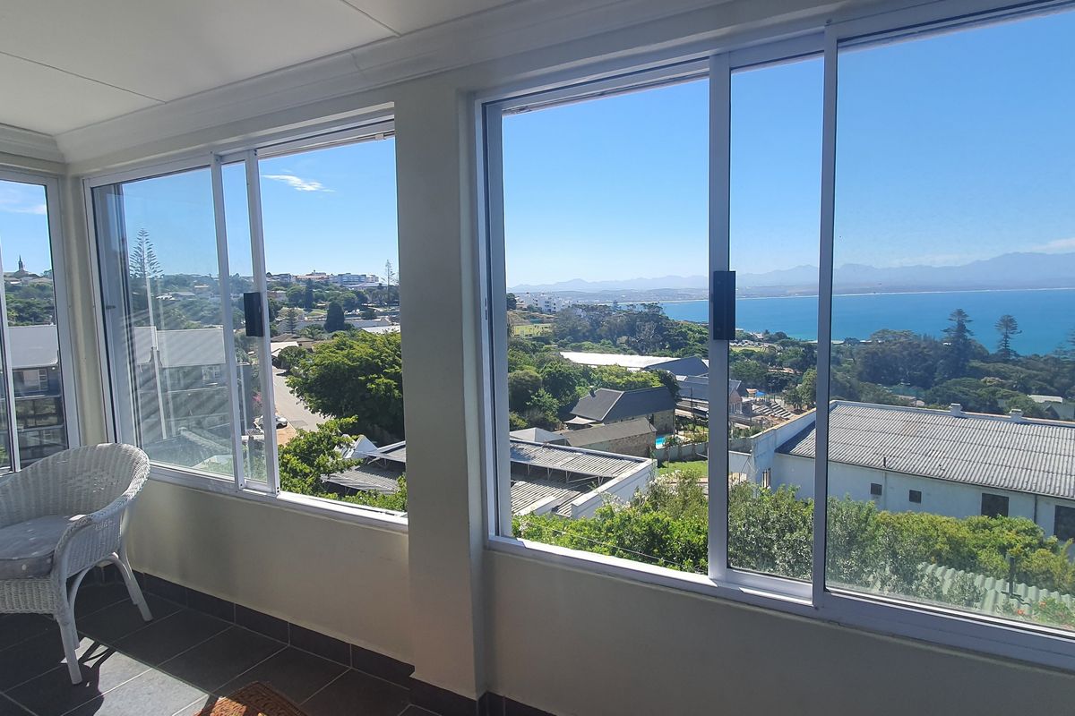 Prime Address – Spacious Home with Harbour Views | Priced to Sell - Photo 4