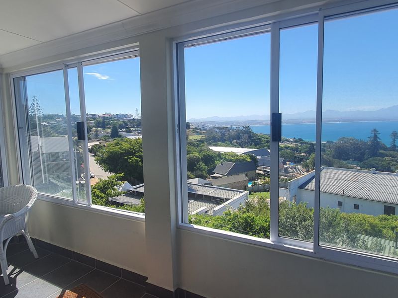 Prime Address – Spacious Home with Harbour Views | Priced to Sell - Photo 4