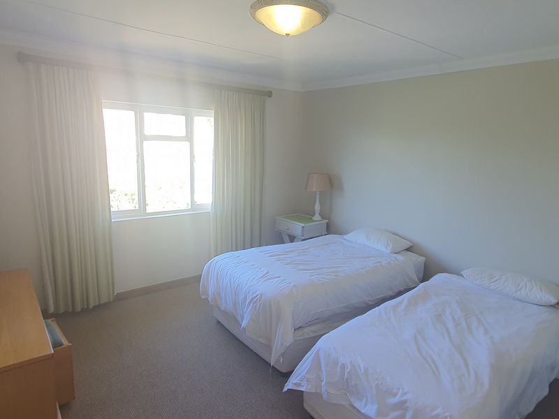 Prime Address – Spacious Home with Harbour Views | Priced to Sell - Photo 7