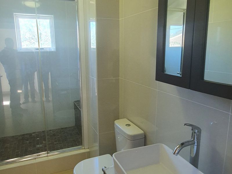 Prime Address – Spacious Home with Harbour Views | Priced to Sell - Photo 6