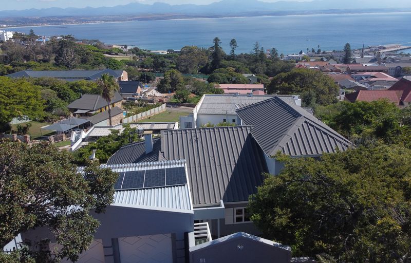 Prime Address – Spacious Home with Harbour Views | Priced to Sell