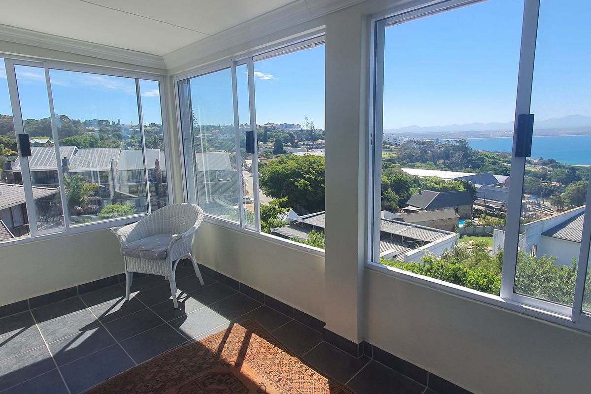 Prime Address – Spacious Home with Harbour Views | Priced to Sell - Photo 3