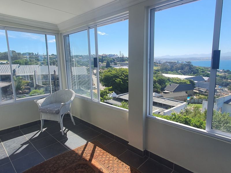 Prime Address – Spacious Home with Harbour Views | Priced to Sell - Photo 3