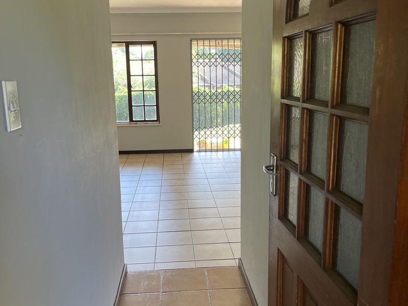 Hayfields - Simplex To Let - Photo 3