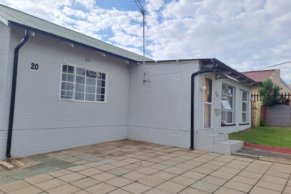 Prime Property - Main House with Income Generating Flatlet - Photo 3