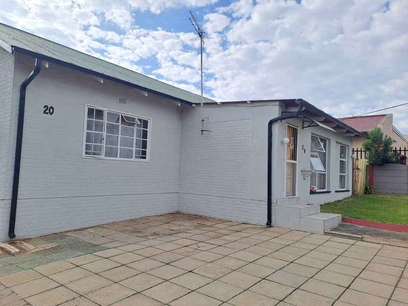 Prime Property - Main House with Income Generating Flatlet - Photo 3