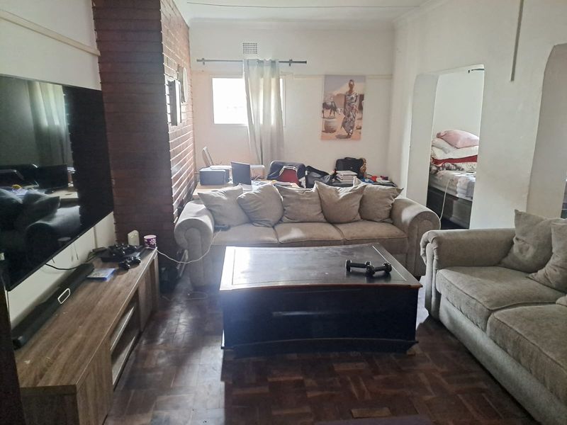 Prime Property - Main House with Income Generating Flatlet - Photo 10