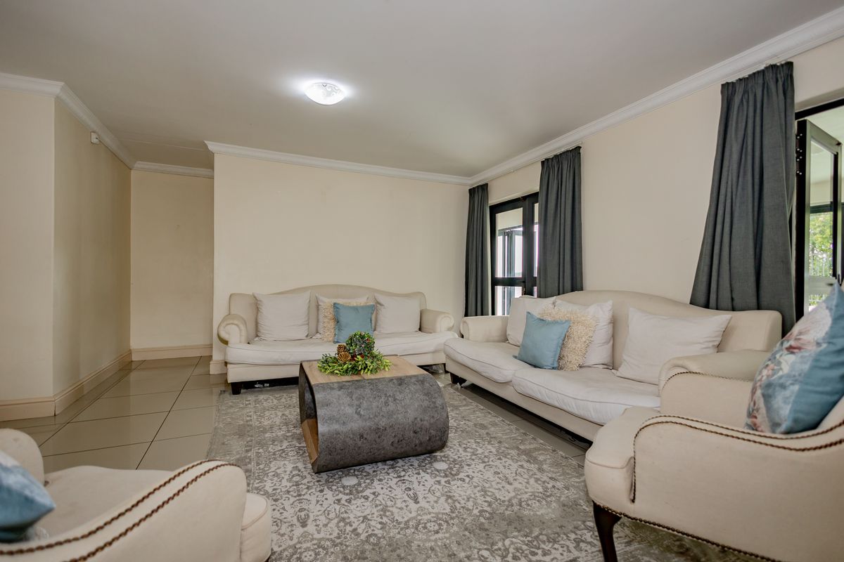 4-Bedroom Luxury Home to Rent in Zevenwacht Country Estate - Photo 3