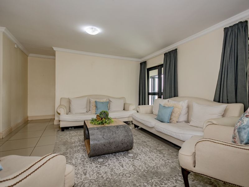 4-Bedroom Luxury Home to Rent in Zevenwacht Country Estate - Photo 3