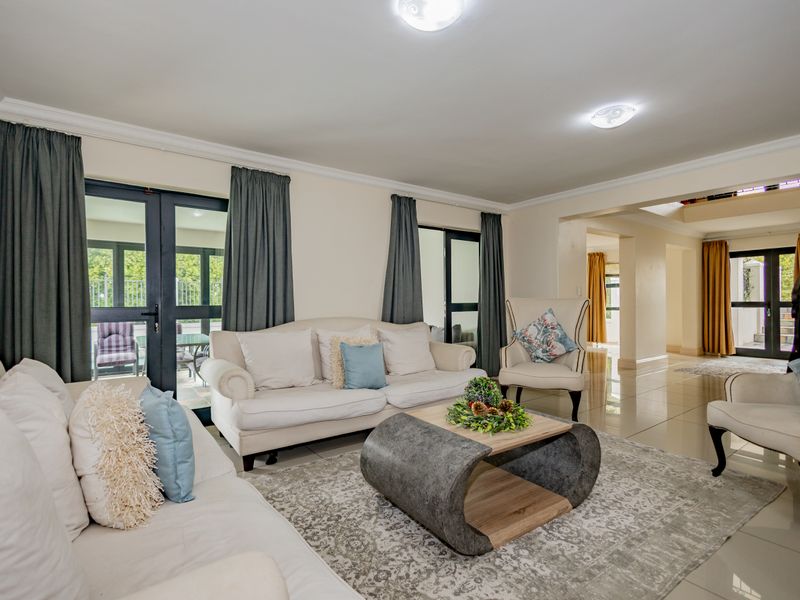 4-Bedroom Luxury Home to Rent in Zevenwacht Country Estate - Photo 4