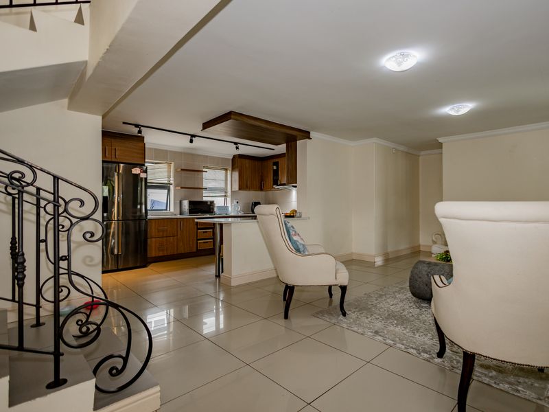 4-Bedroom Luxury Home to Rent in Zevenwacht Country Estate - Photo 5