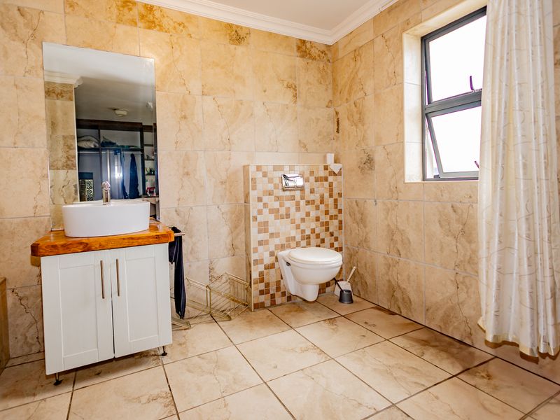 4-Bedroom Luxury Home to Rent in Zevenwacht Country Estate - Photo 10