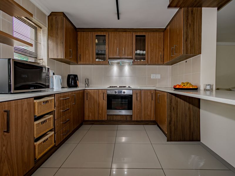 4-Bedroom Luxury Home to Rent in Zevenwacht Country Estate - Photo 7
