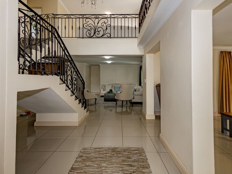 4-Bedroom Luxury Home to Rent in Zevenwacht Country Estate - Photo 6